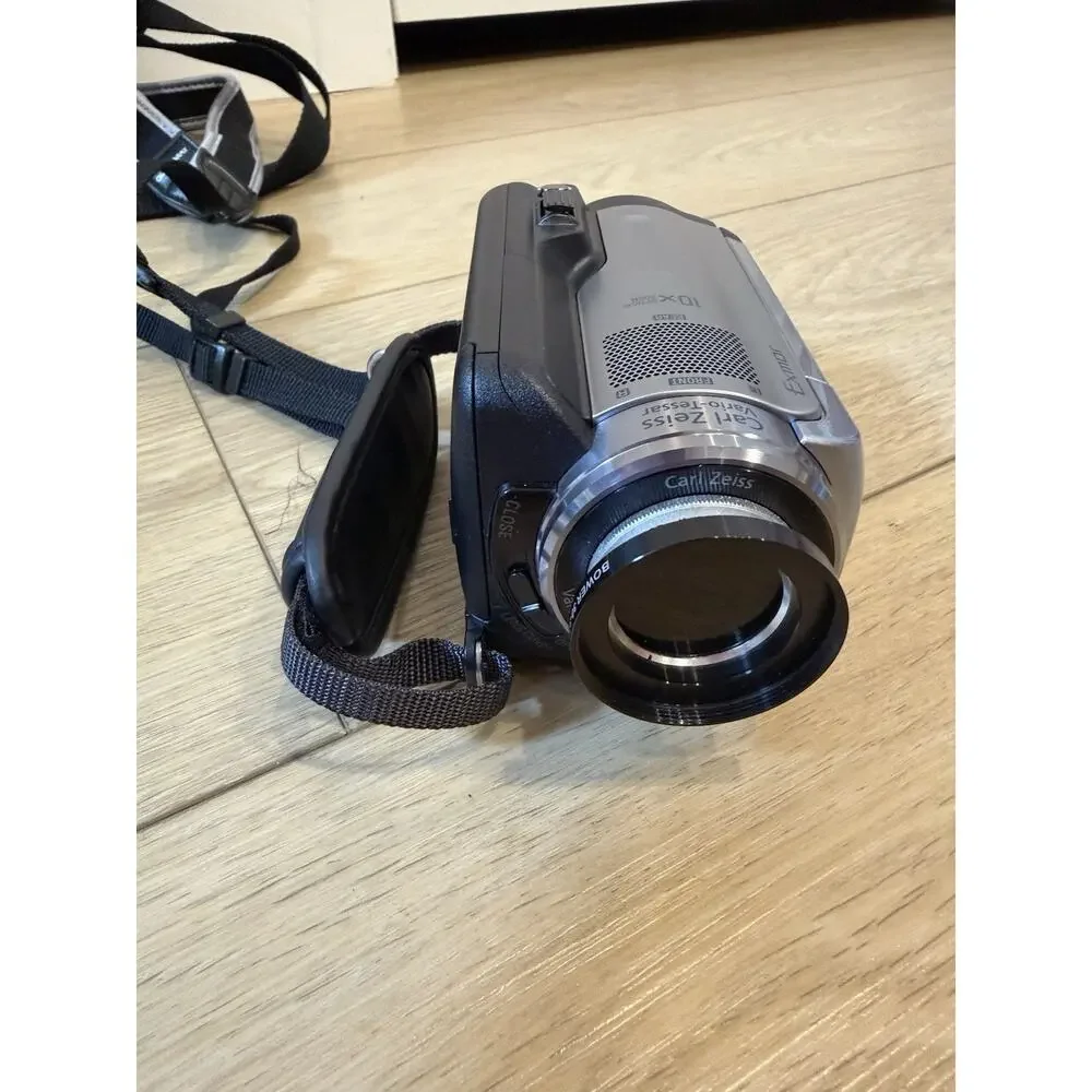 Sony HDR-XR100 HD Handycam Camcorder 80GB HDD Carl Zeiss + Case Charger Tested